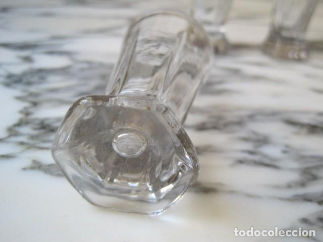Antig&uuml;edades: CUATRO VASOS DE CHUPITO - CRISTAL GRUESO - BASE HEXAGONAL - Foto 4