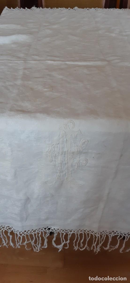 Antiques: ANTIGUA TOALLA DE HILO ADAMASCADA CON INICIALES.