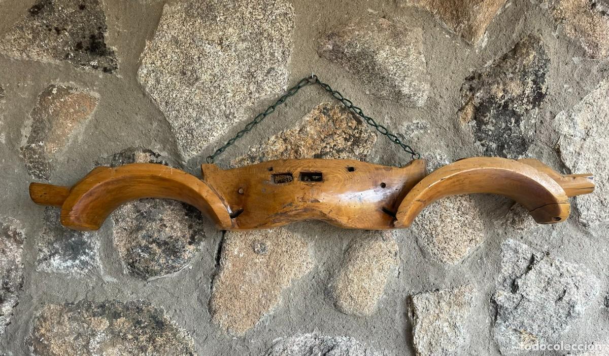 Antig&uuml;edades: ANTIGUO YUGO DE MADERA DE ROBLE - Foto 1