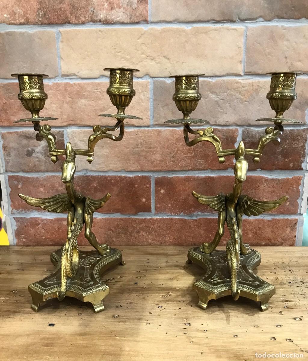 Antig&uuml;edades: Pareja de candelabros de bronce antiguos - Foto 3