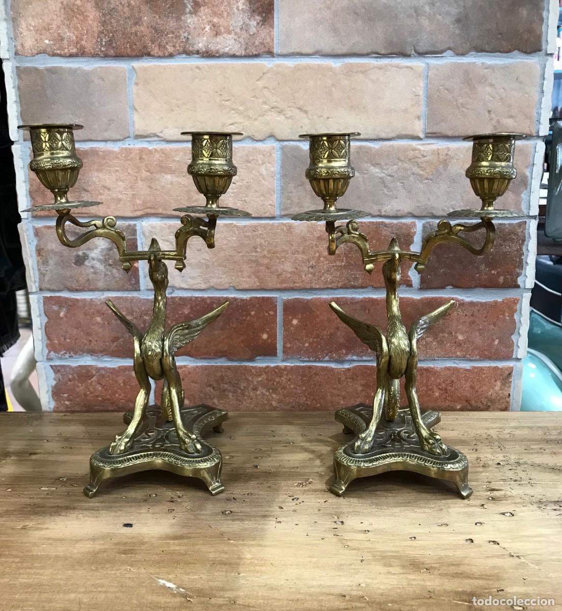 Antig&uuml;edades: Pareja de candelabros de bronce antiguos - Foto 4