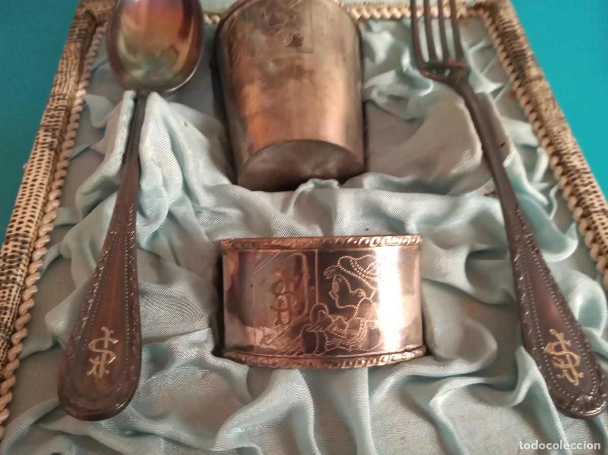 Antig&uuml;edades: SET DE CUBIERTOS INFANTIL + VASO Y SERVILLETERO - Foto 1