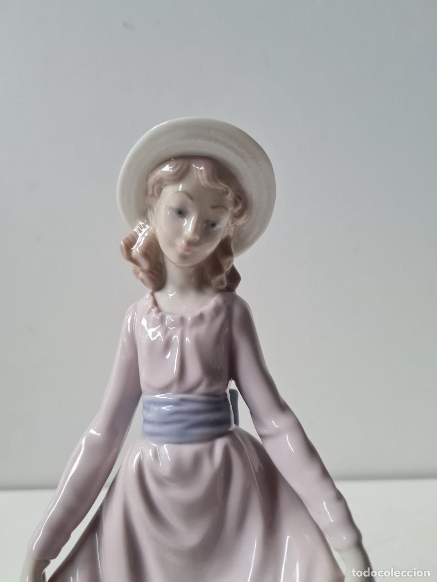 Antig&uuml;edades: LLADRO NI&Ntilde;A con flores en canasto (26 cms) - Foto 8