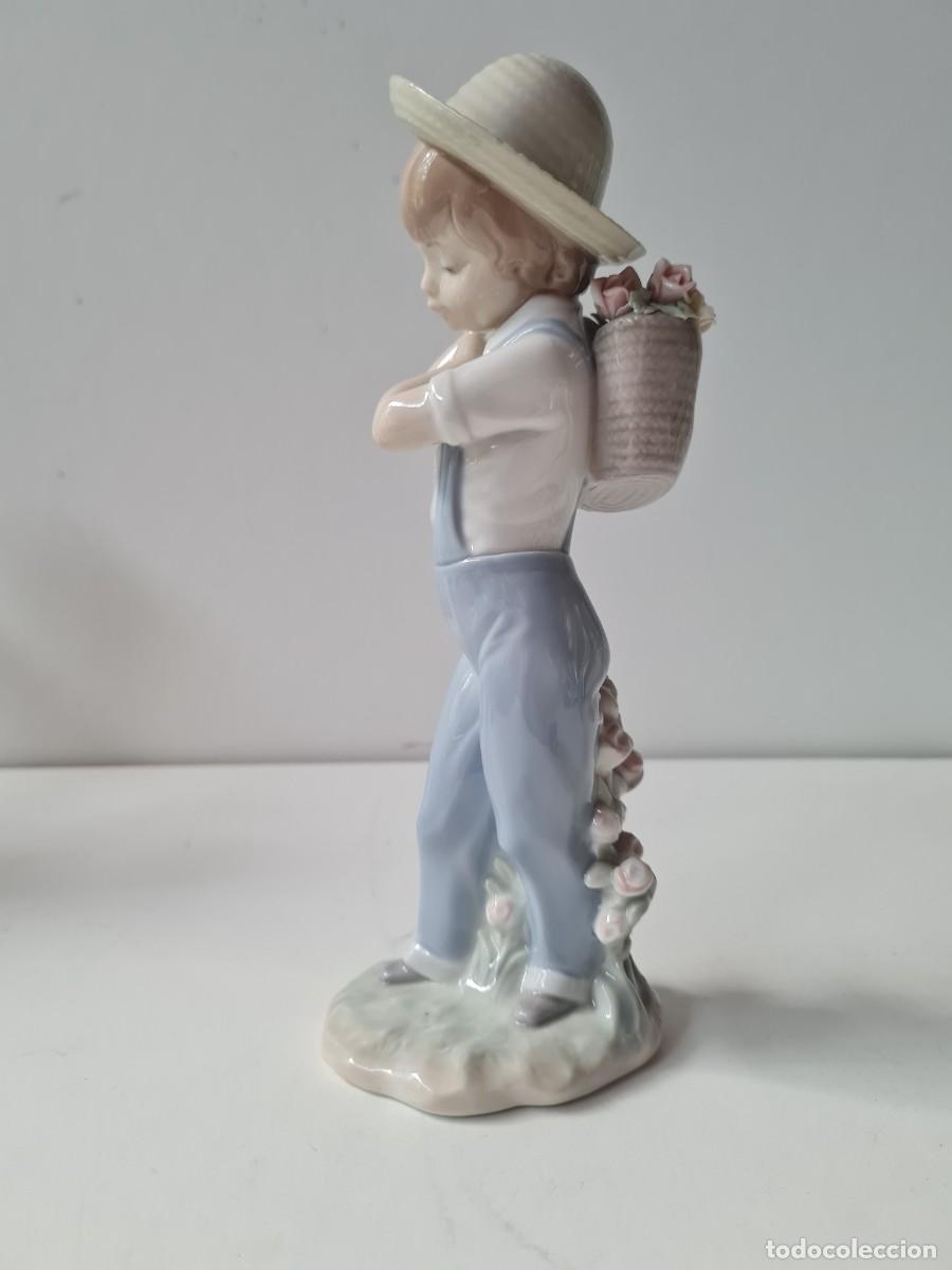 Antig&uuml;edades: LLADRO Ni&ntilde;o flores en la espalda(24 cms) - Foto 2