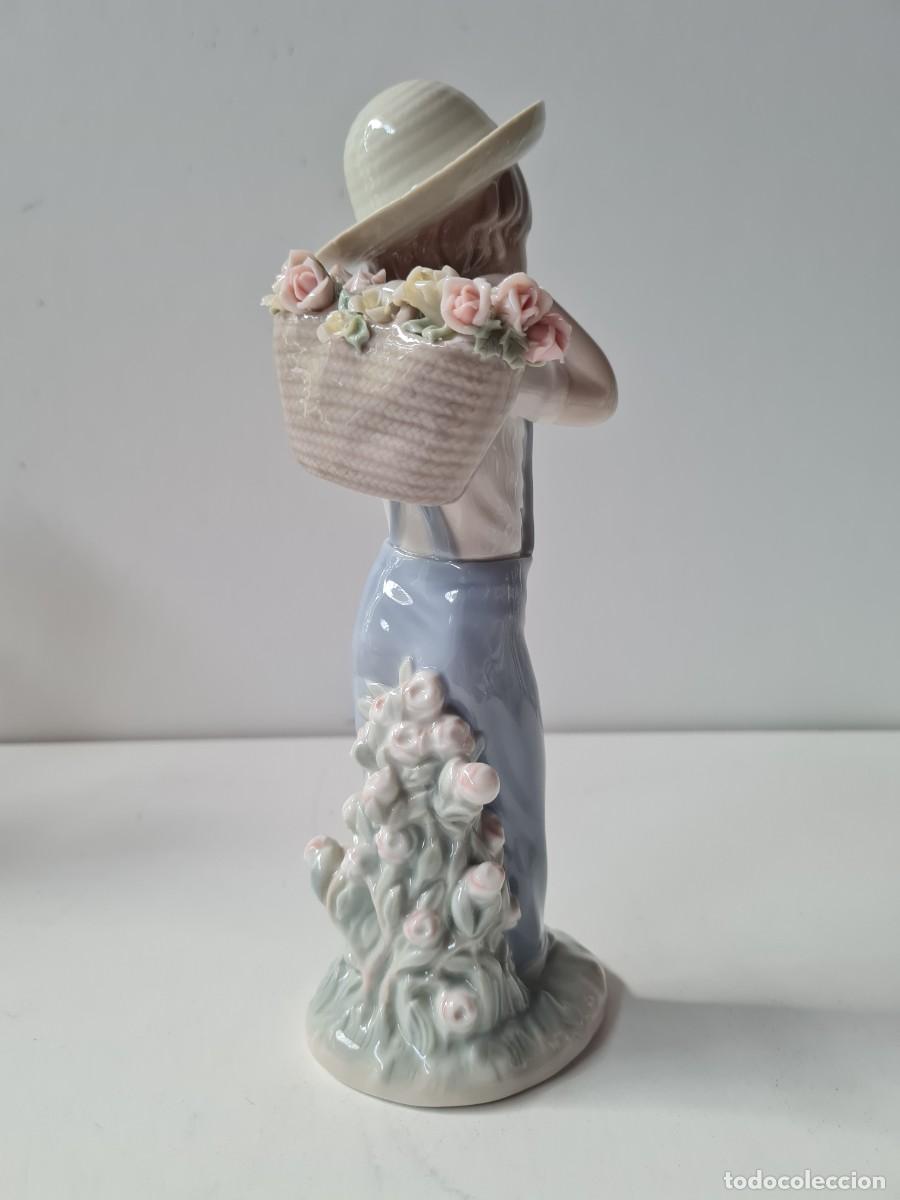 Antig&uuml;edades: LLADRO Ni&ntilde;o flores en la espalda(24 cms) - Foto 4