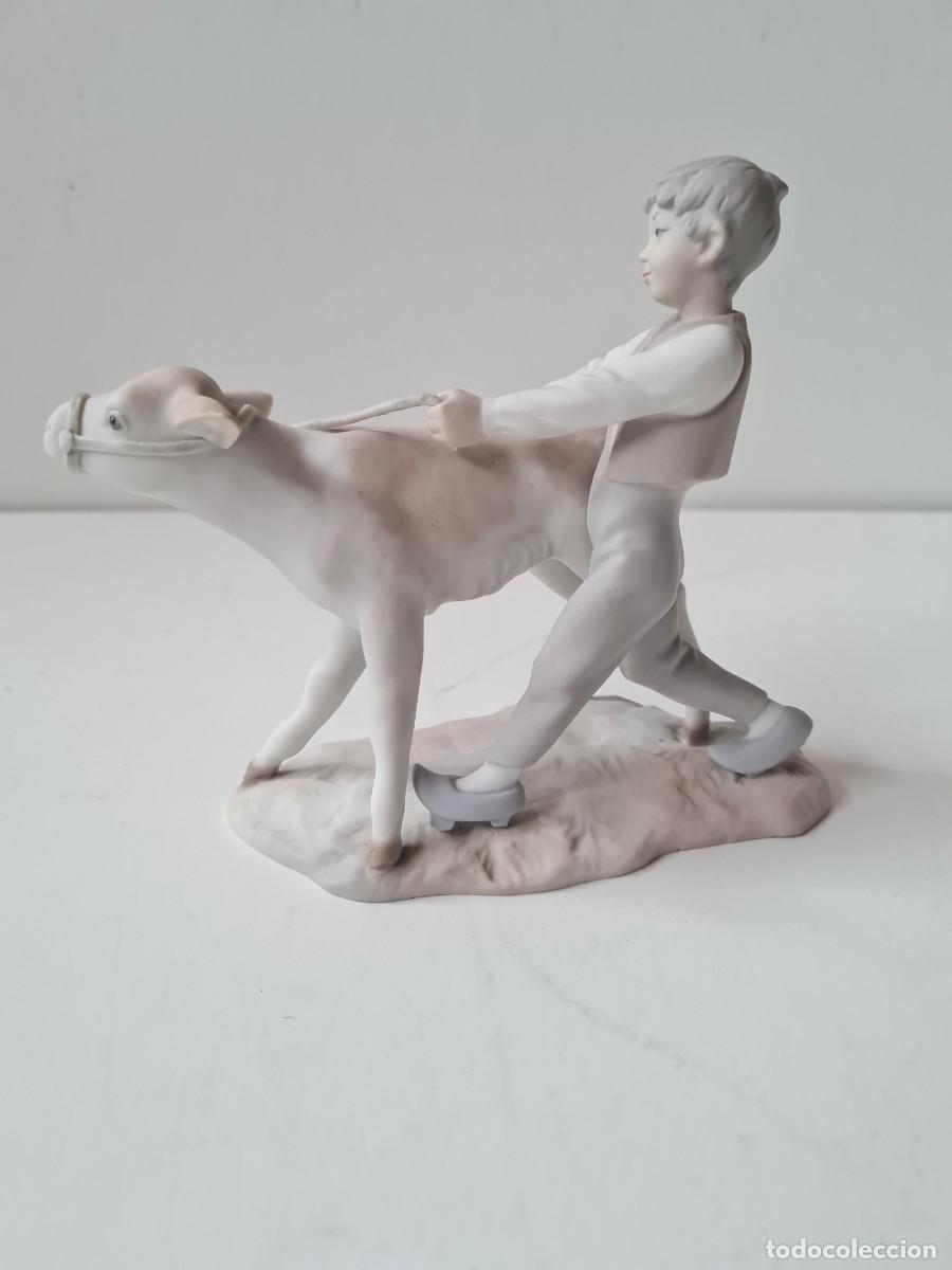 Antig&uuml;edades: LLADRO Ni&ntilde;o con ternero GRES (17 x 15 cms) - Foto 3