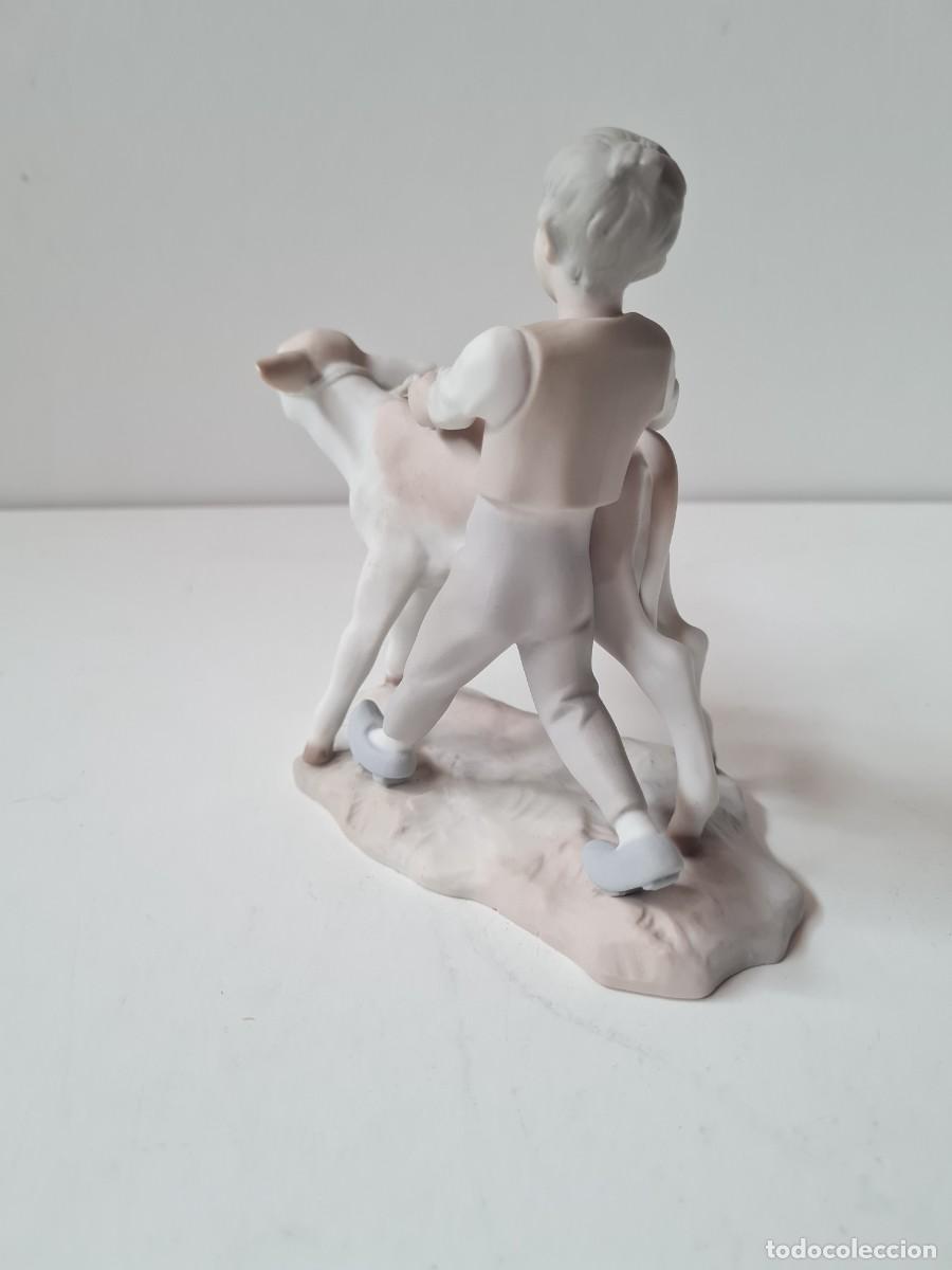 Antig&uuml;edades: LLADRO Ni&ntilde;o con ternero GRES (17 x 15 cms) - Foto 4