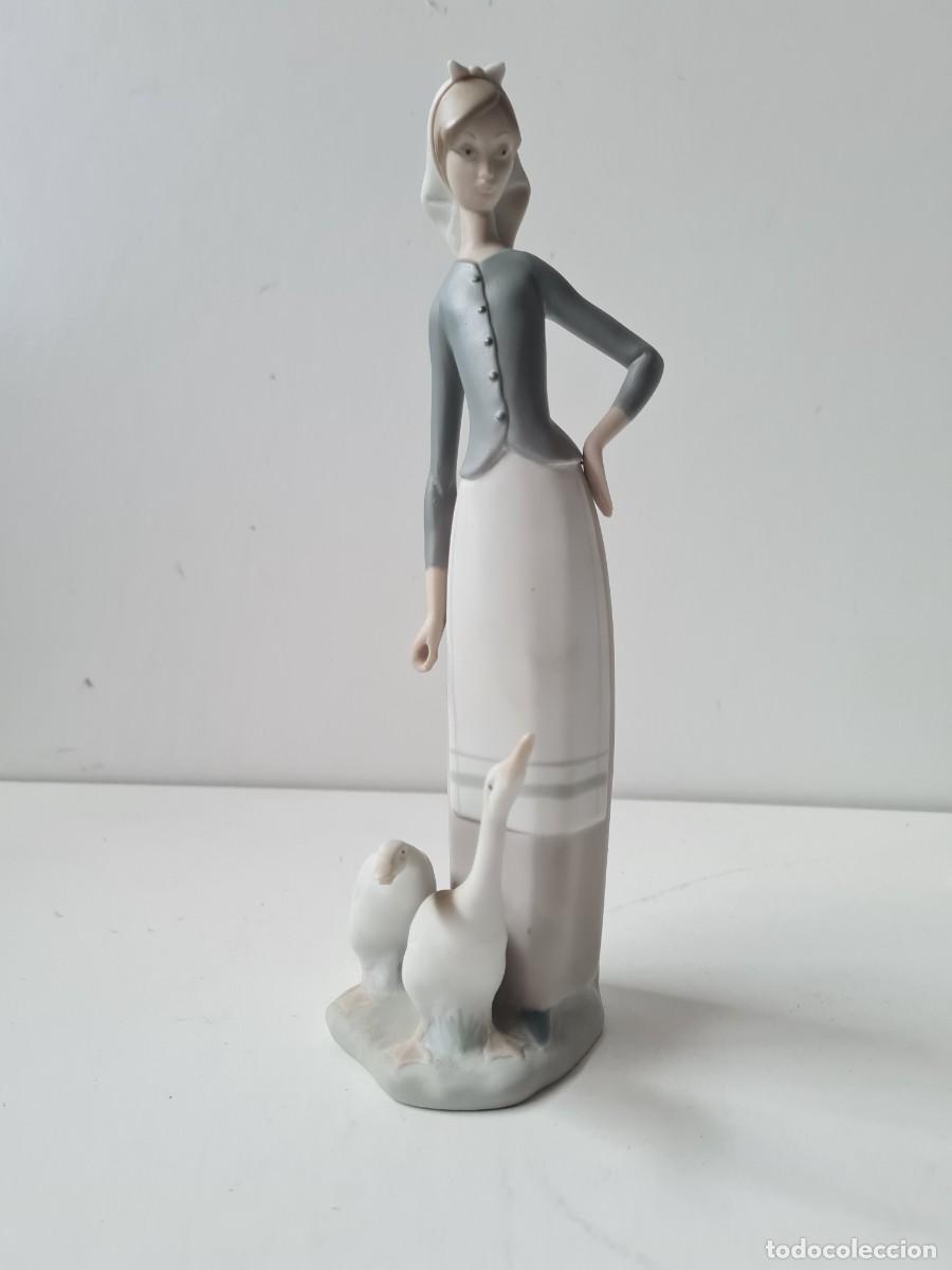 Antig&uuml;edades: LLADRO Pastora con 2 ocas(27 cms) - Foto 1