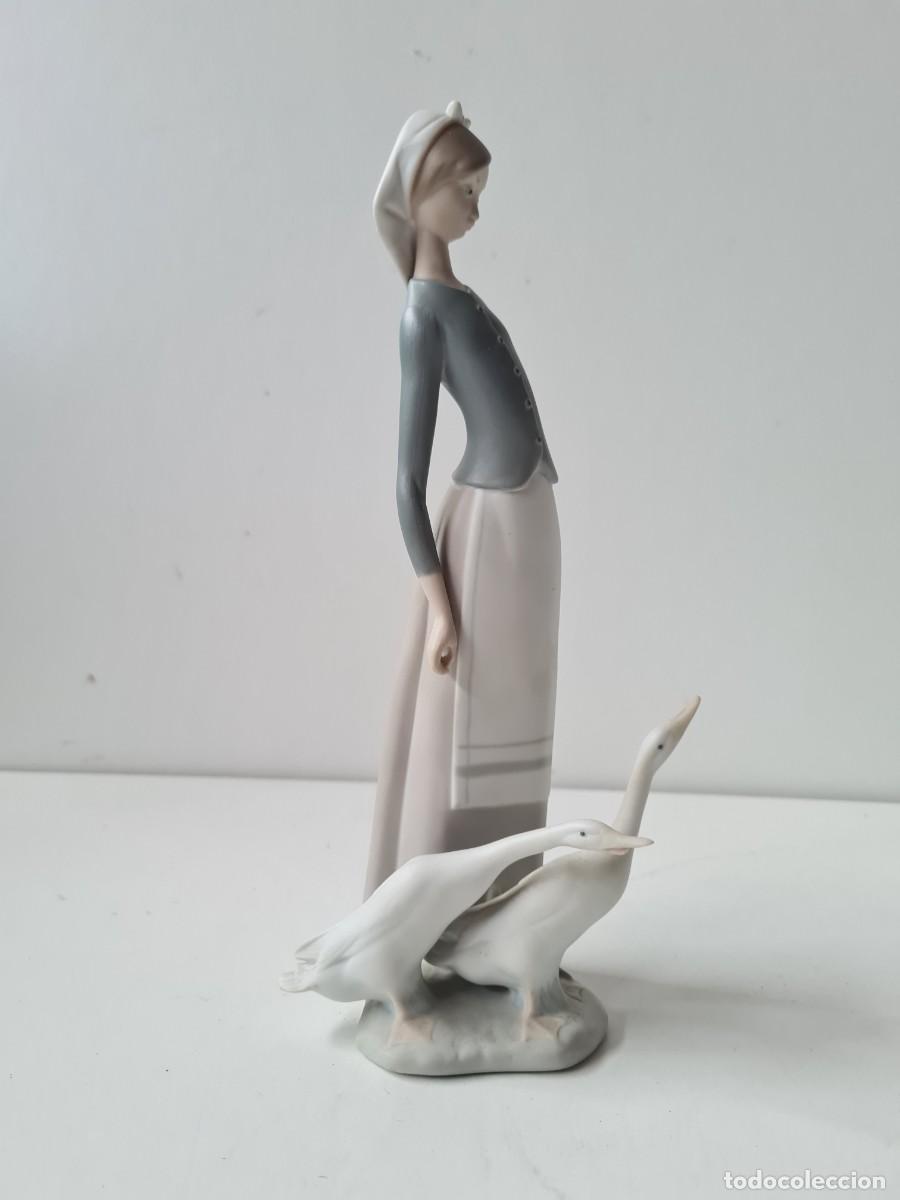 Antig&uuml;edades: LLADRO Pastora con 2 ocas(27 cms) - Foto 2