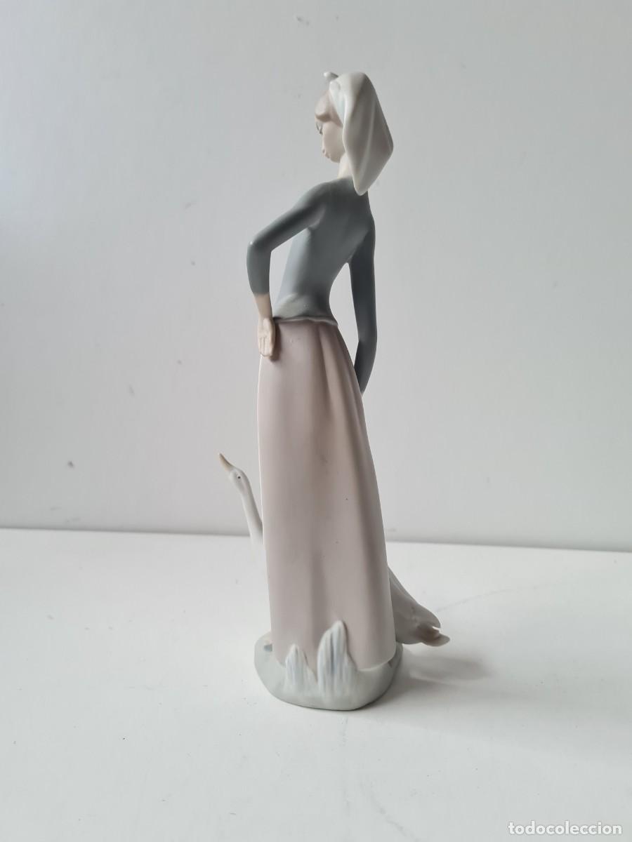 Antig&uuml;edades: LLADRO Pastora con 2 ocas(27 cms) - Foto 4