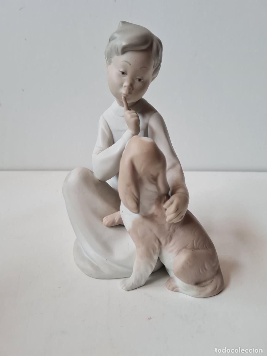 Antig&uuml;edades: LLADRO Ni&ntilde;o con perro (20 cms) - Foto 1