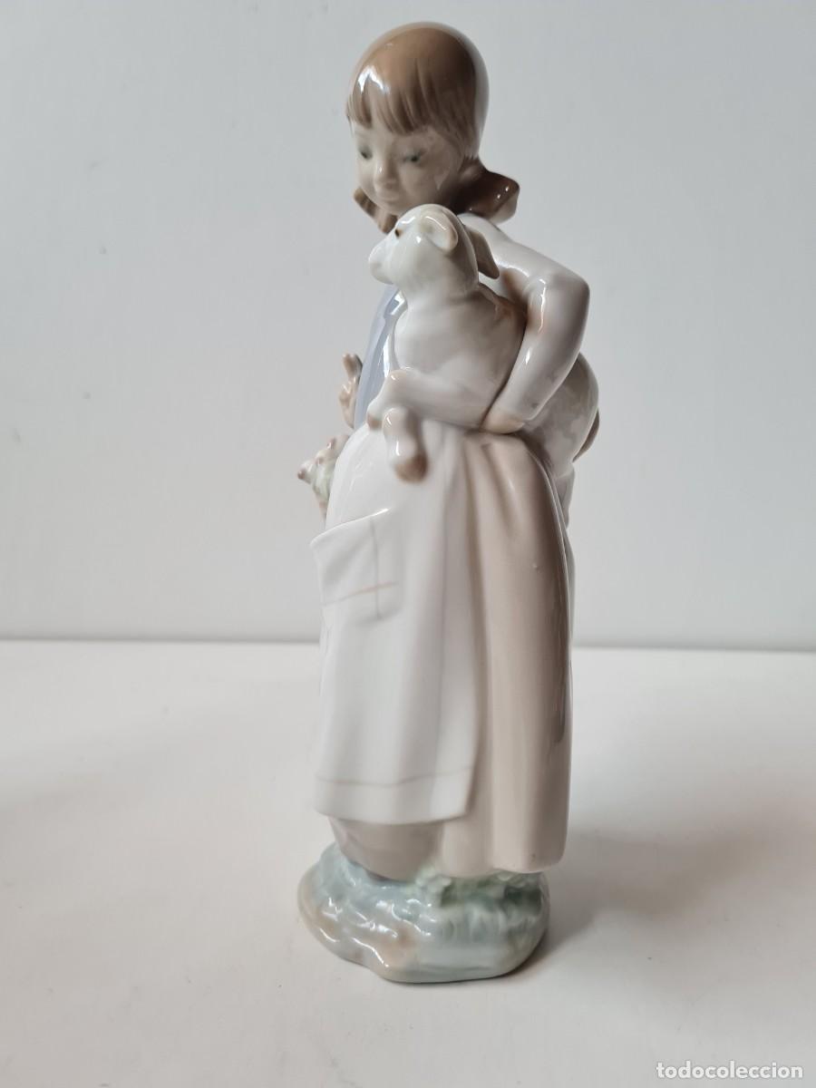 Antig&uuml;edades: LLADRO Ni&ntilde;a con cordero y cesto - Foto 2
