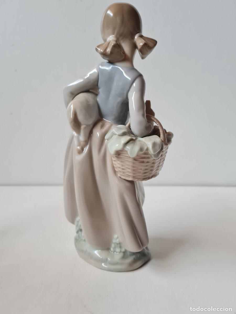 Antig&uuml;edades: LLADRO Ni&ntilde;a con cordero y cesto - Foto 4