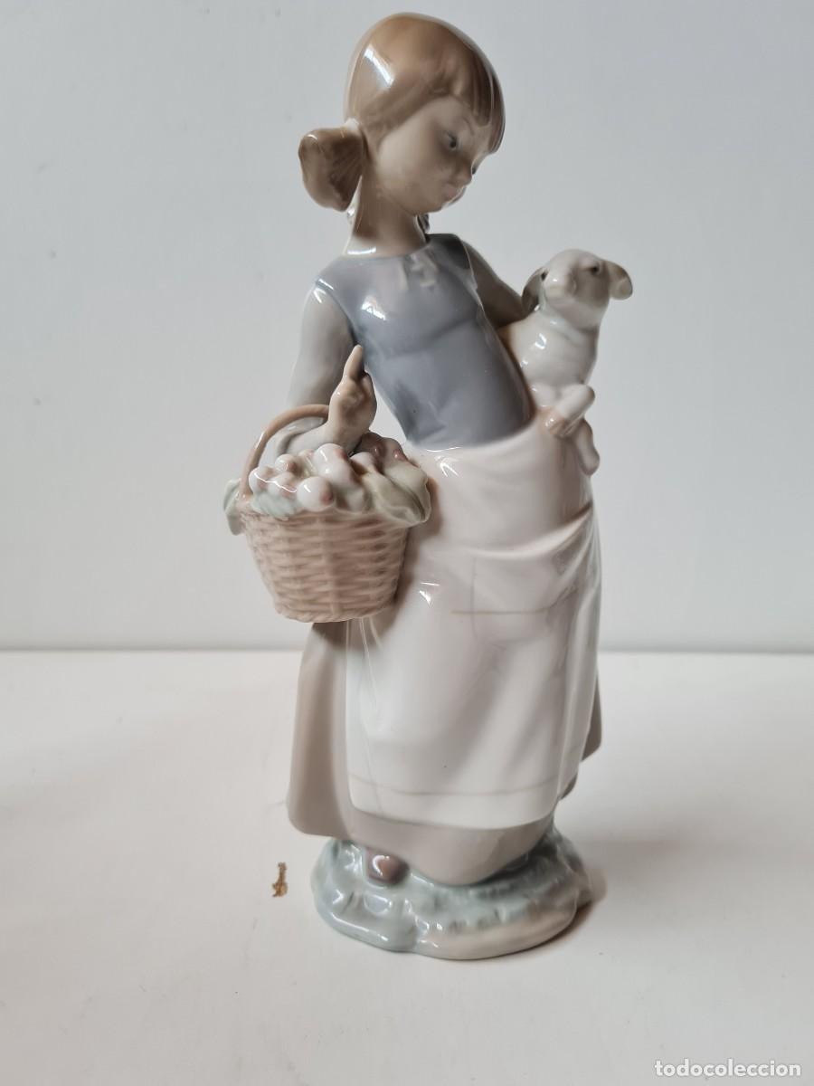 Antig&uuml;edades: LLADRO Ni&ntilde;a con cordero y cesto - Foto 6