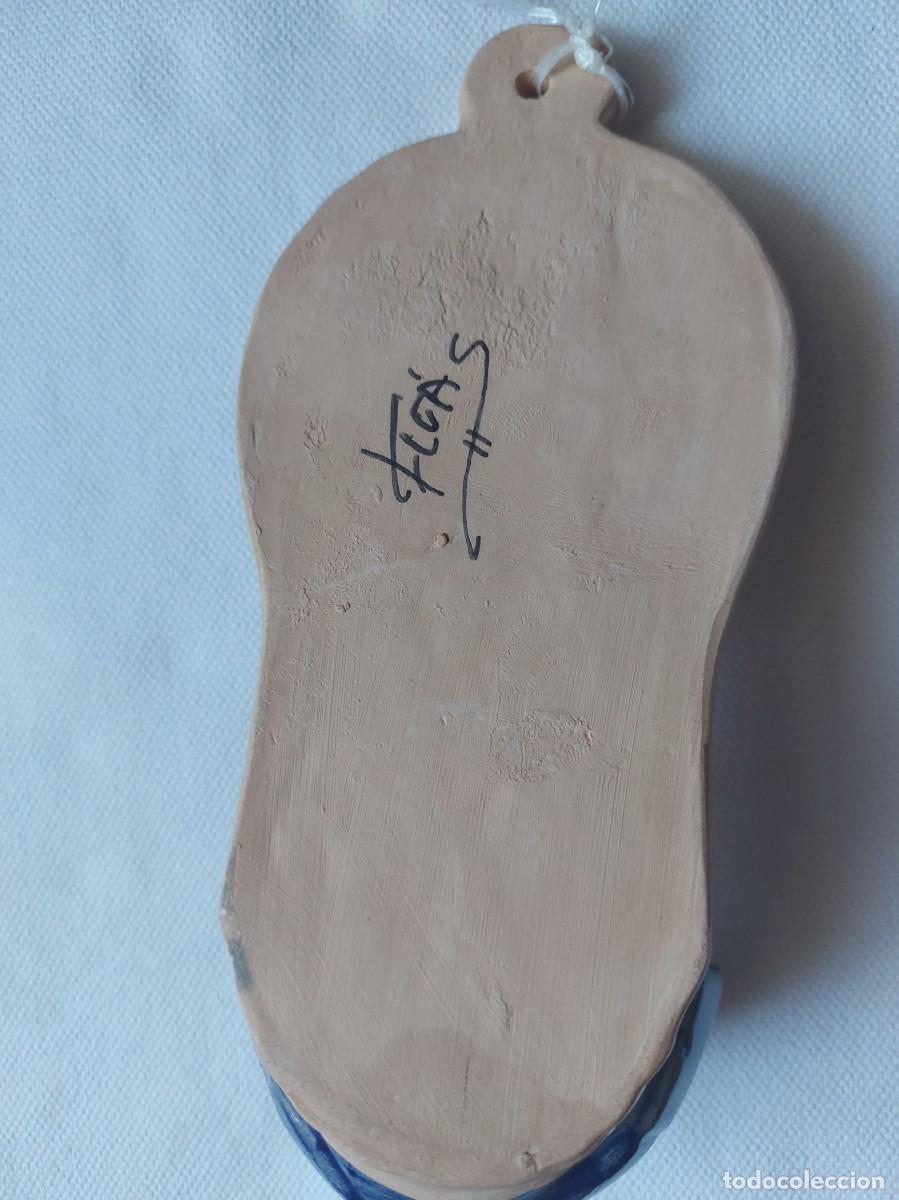 Antig&uuml;edades: Benditera. Cer&aacute;mica esmaltada - Foto 2