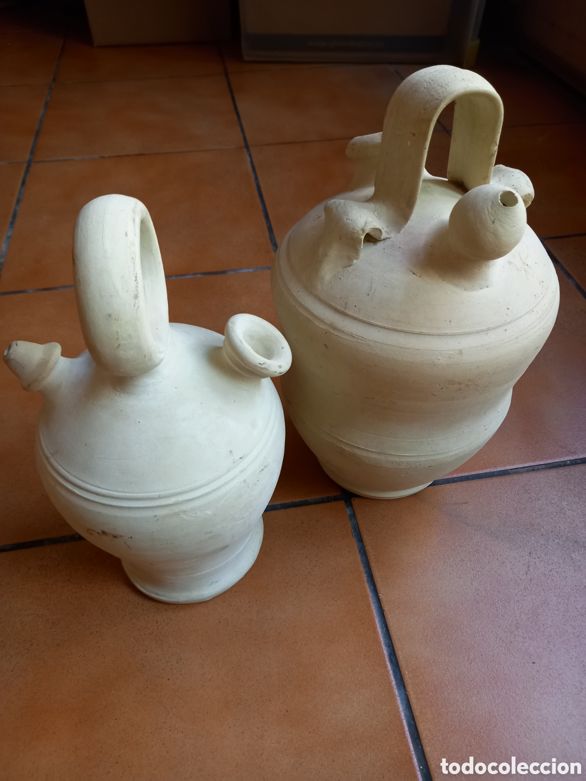 Antig&uuml;edades: DOS BONITOS BOTIJOS BLANCOS - Foto 1