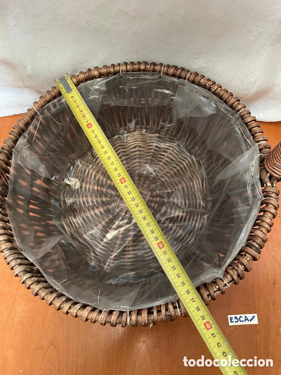 Antig&uuml;edades: Cesta de mimbre antigua - Foto 2