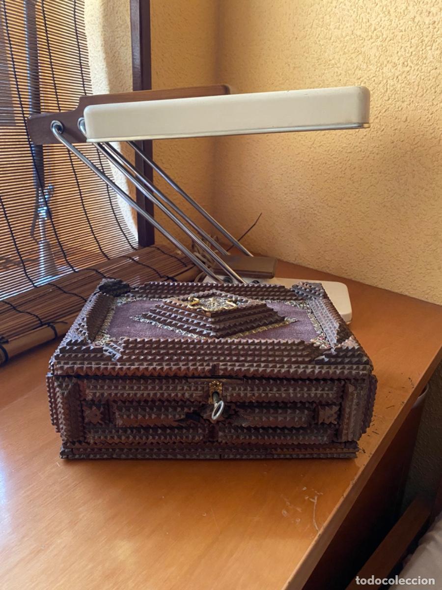 Antig&uuml;edades: Joyero madera Tramp Art - Foto 7