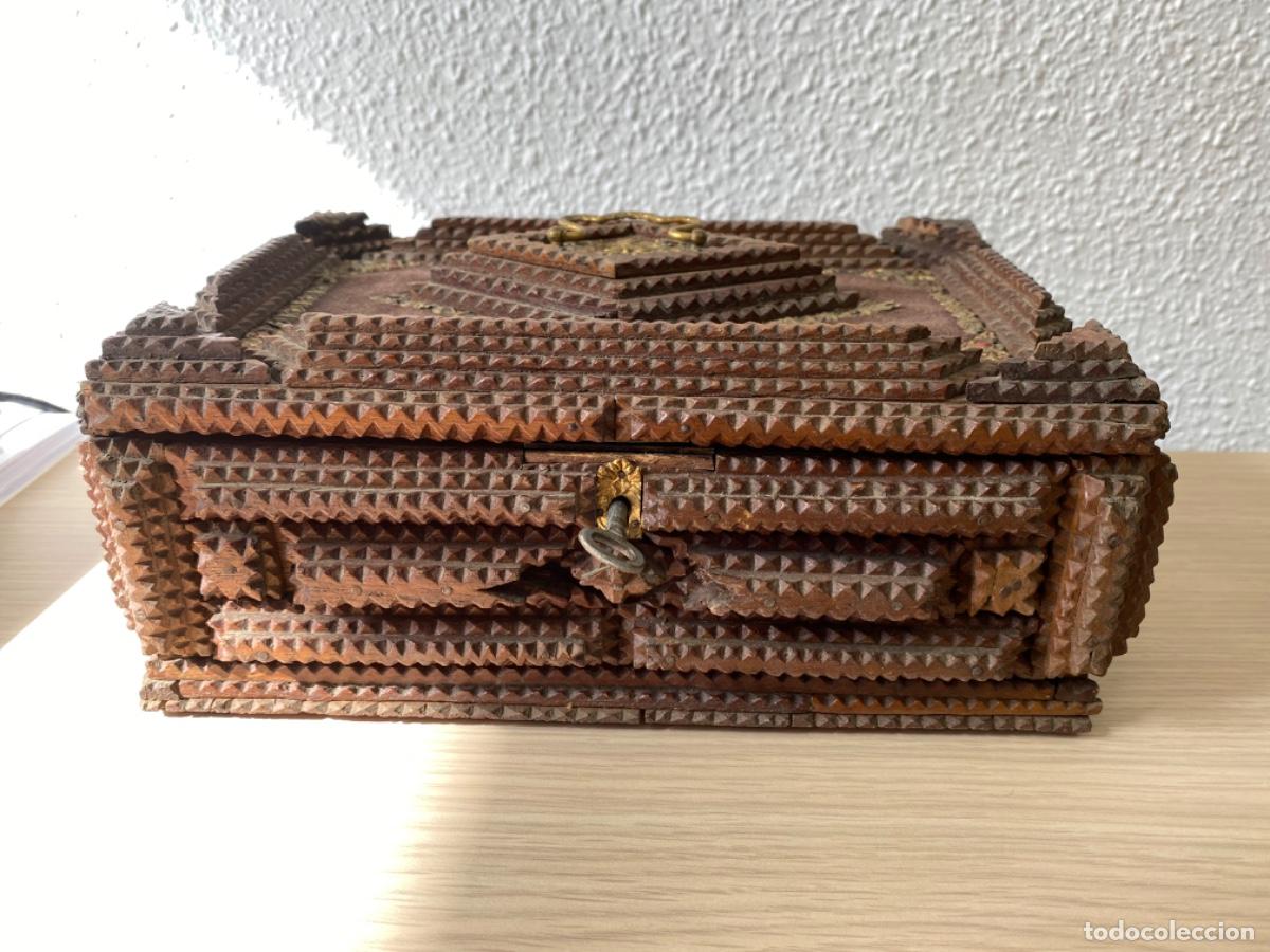 Antig&uuml;edades: Joyero madera Tramp Art - Foto 1