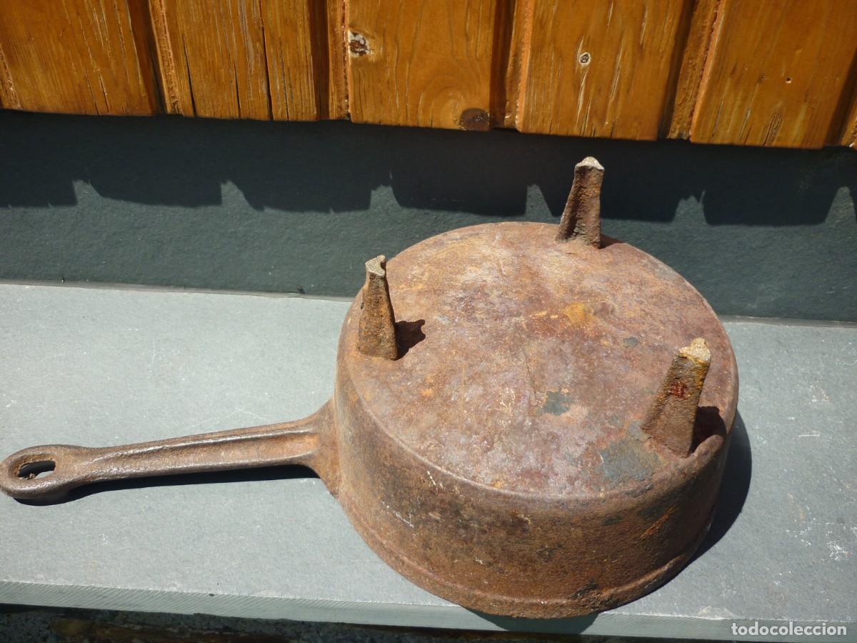 Antig&uuml;edades: ANTIGUO CAZO DE HIERRO CON PATAS (TRIPODE) - Foto 3