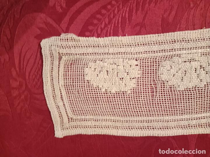 Antig&uuml;edades: Tapete blanco antiguo troquelado tela forma rectangular cuadrante tipo ganchillo - Foto 3