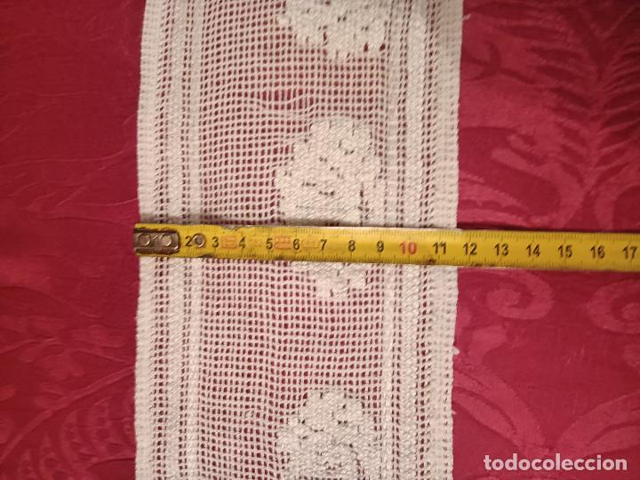Antig&uuml;edades: Tapete blanco antiguo troquelado tela forma rectangular cuadrante tipo ganchillo - Foto 4