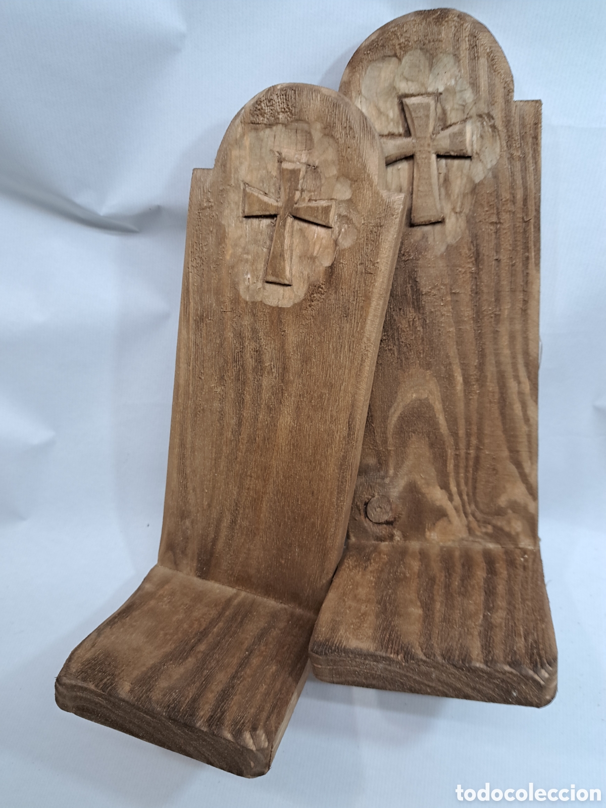 Antig&uuml;edades: PAREJA DE PORTAVELAS DE MADERA RUSTICOS - Foto 1