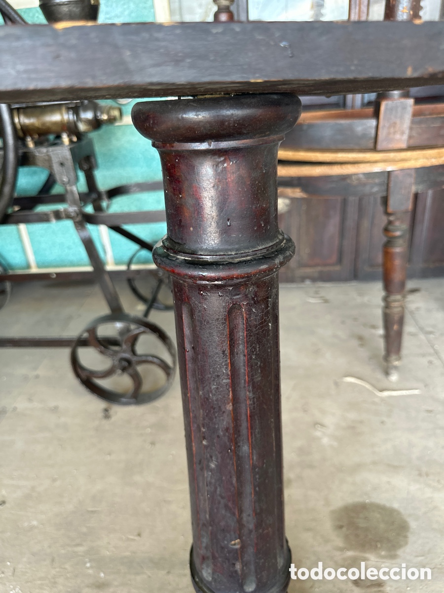 Antig&uuml;edades: Pedestal de madera antigua de caoba - Foto 3