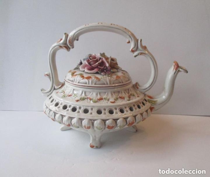 Antig&uuml;edades: TETERA EN PORCELANA CAPODIMONTE - Foto 1
