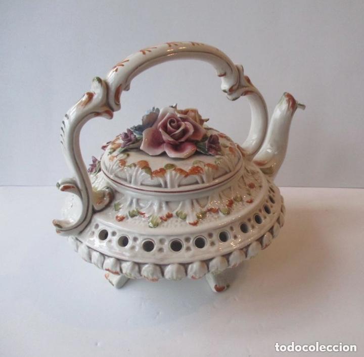 Antig&uuml;edades: TETERA EN PORCELANA CAPODIMONTE - Foto 2