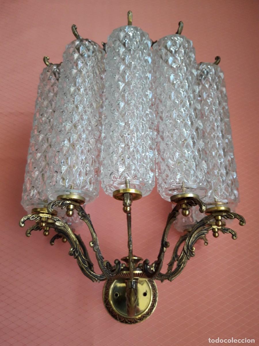 Antig&uuml;edades: 2 APLIQUES DE CRISTAL Y BRONCE - Foto 2