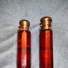 Antigüedades: PERFUMEROS VICTORIANOS. A PAIR OF TWO-PART PERFUME BOTTLES WITH SILVER MOUNTING. 19TH CENTURY