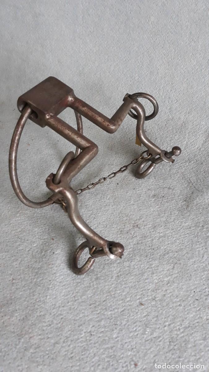 Antig&uuml;edades: Bocado de hierro para caballo,con barbada redonda - Foto 3