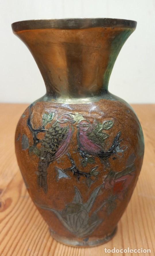 Antiguidades: JARRON DE BRONCE CON ADORNOS FLORALES