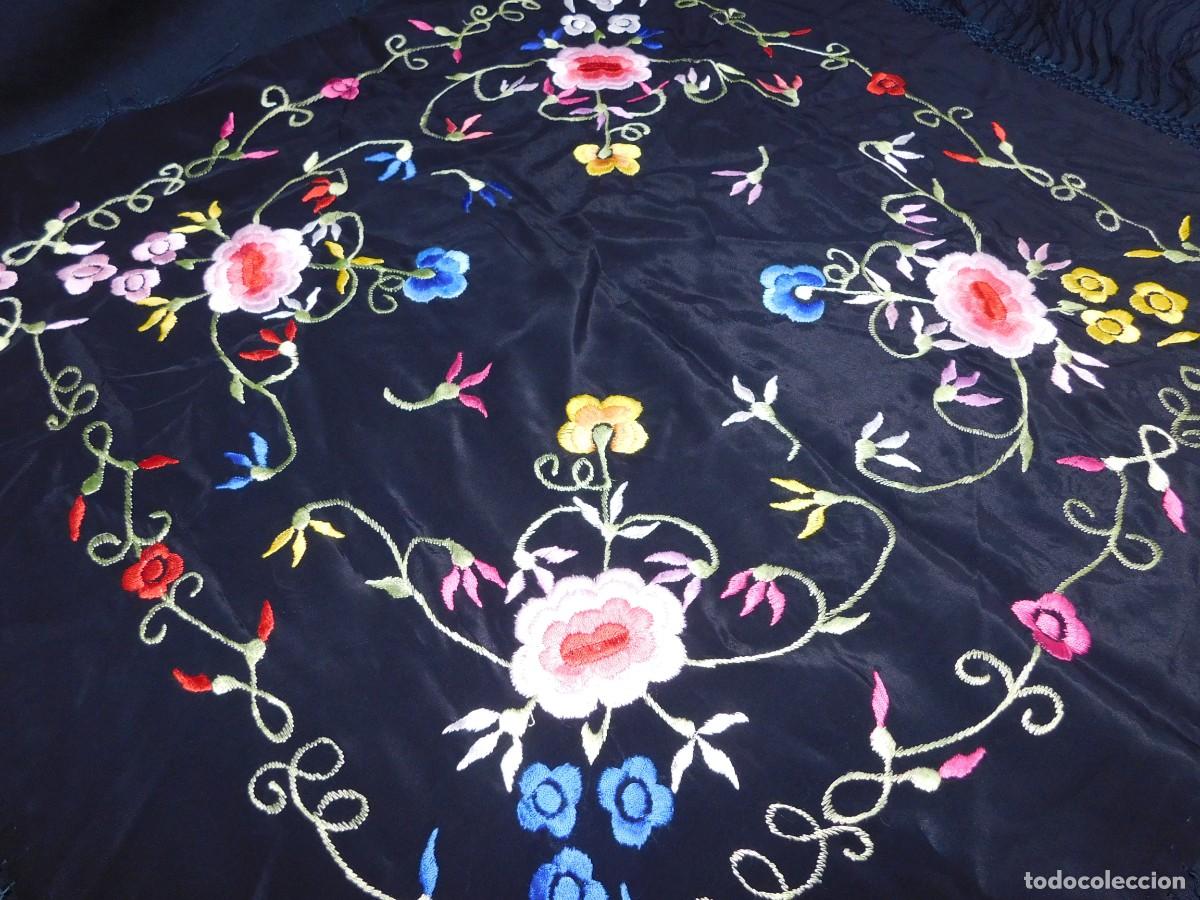 Antig&uuml;edades: MANTILLA MANILA BORDADA A MANO - Foto 1