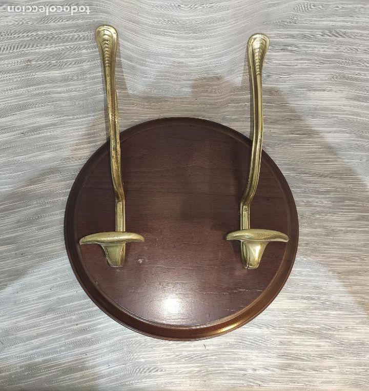 Antig&uuml;edades: PERCHA MODERNISTA DE BRONCE Y MADERA - Foto 1