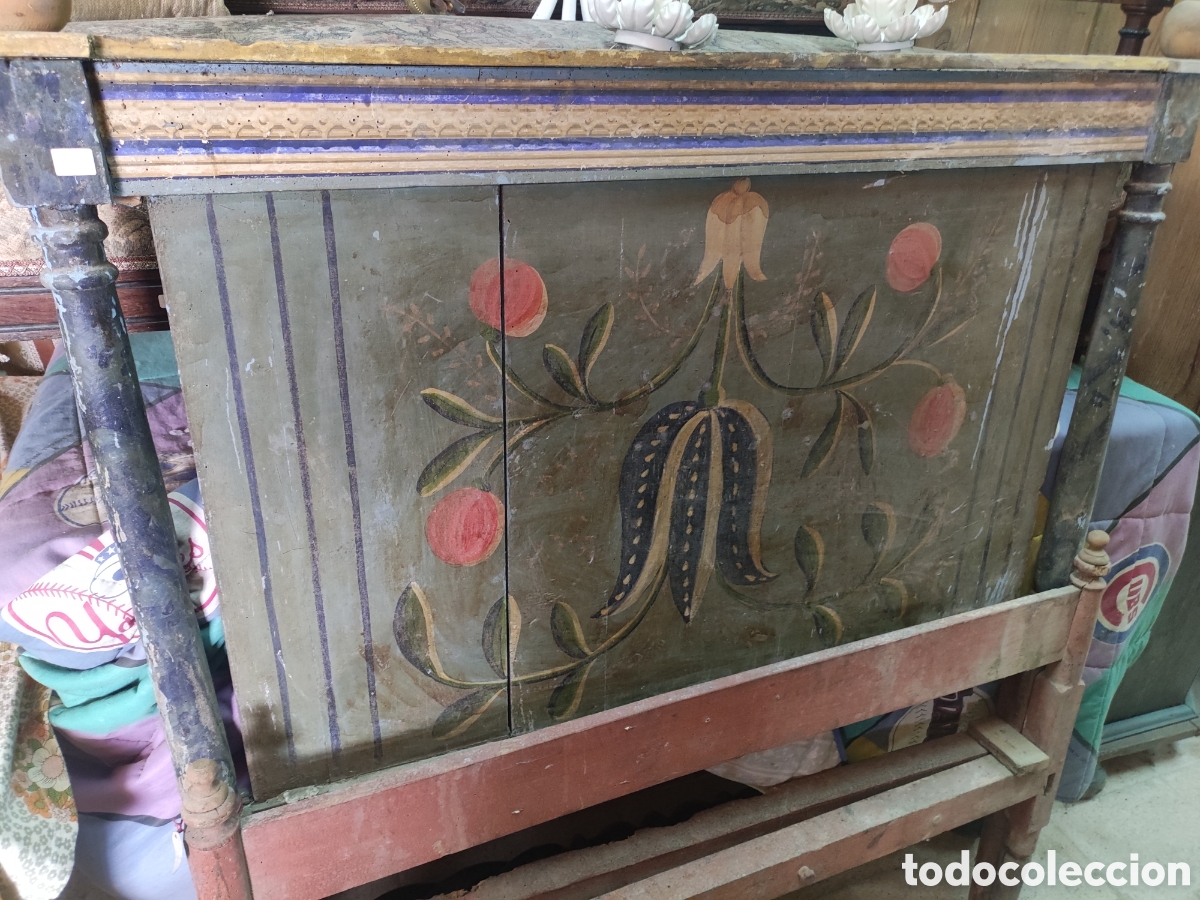 Antig&uuml;edades: Cama pintada - Foto 2