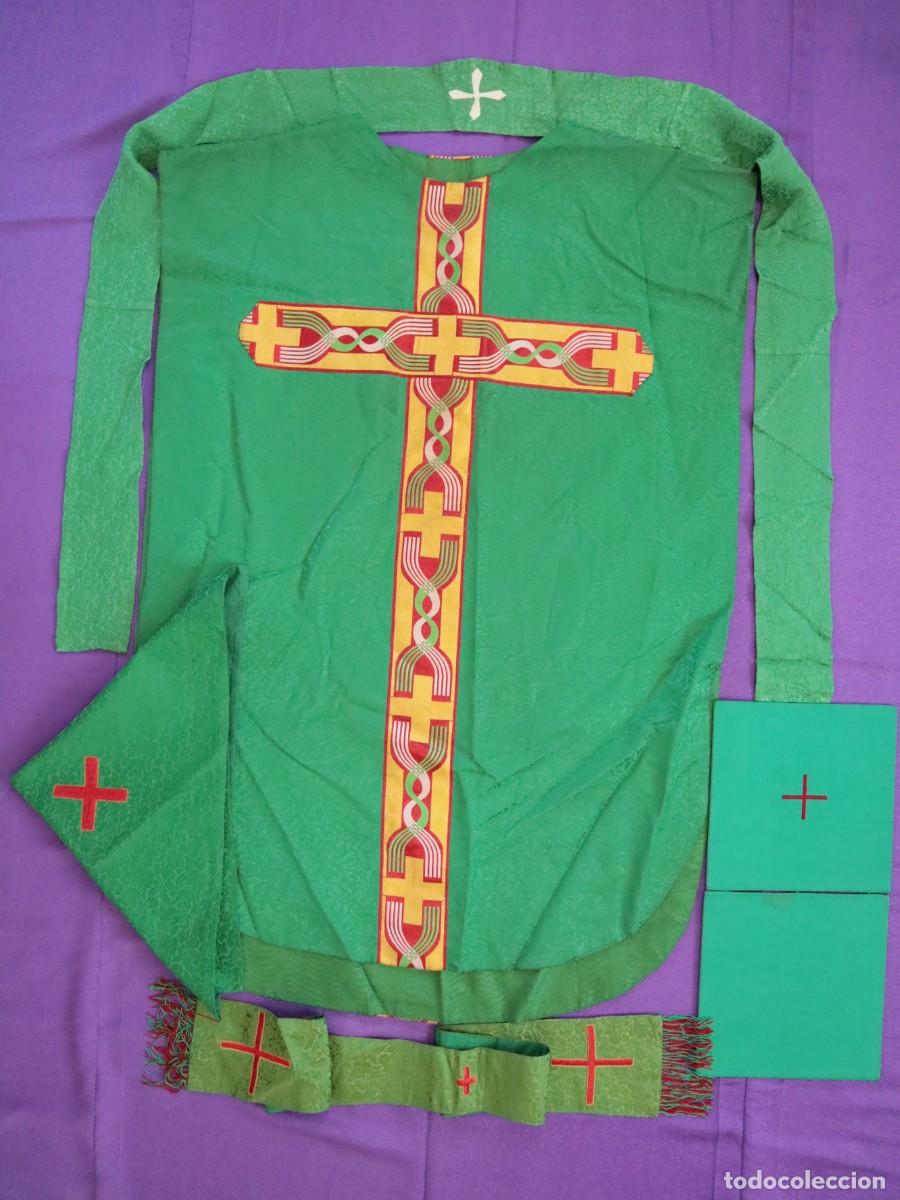 Antig&uuml;edades: Casulla y complementos confeccionados en seda. Med. S. XX. - Foto 19
