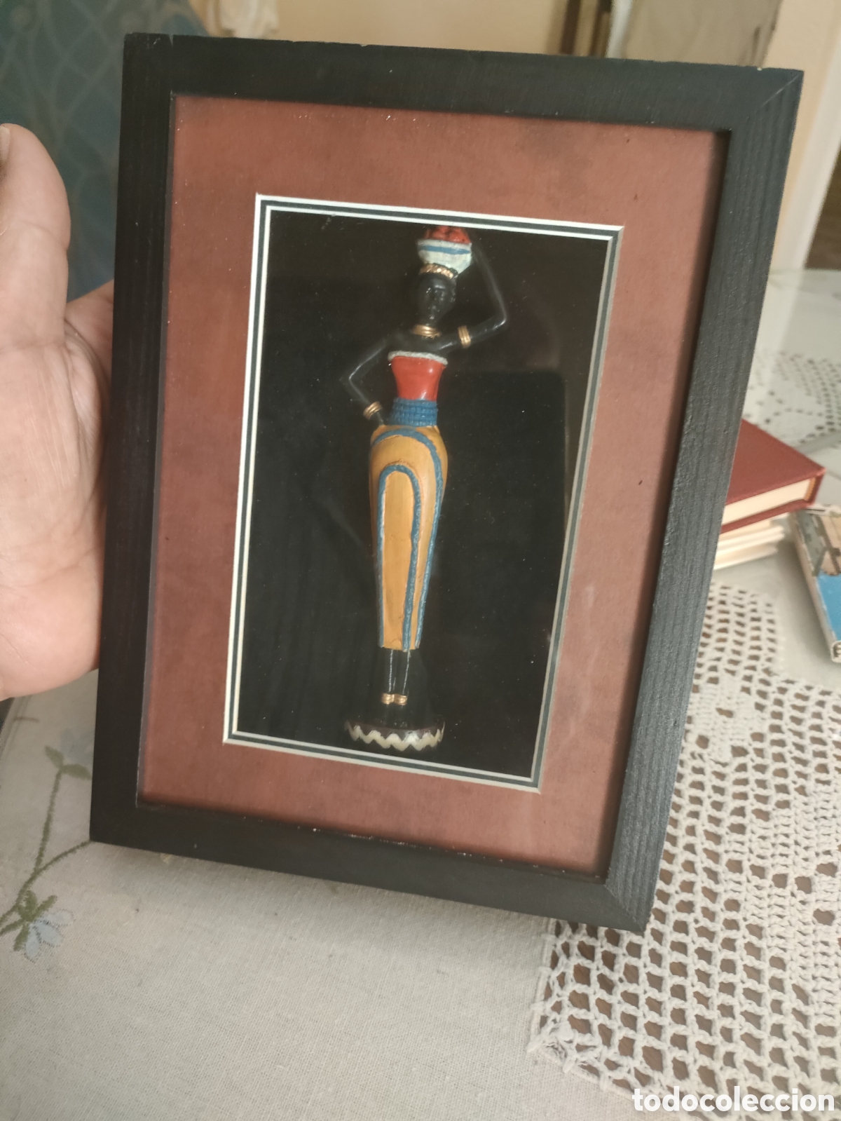 Antiques: Hermoso cuadro &eacute;tnica con escultura con relieve 17x23