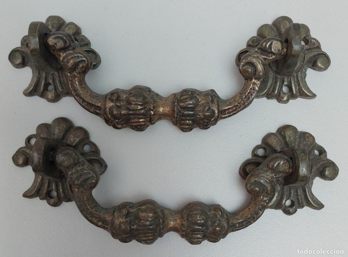 Antig&uuml;edades: PAREJA DE TIRADORES DE BRONCE - Foto 1