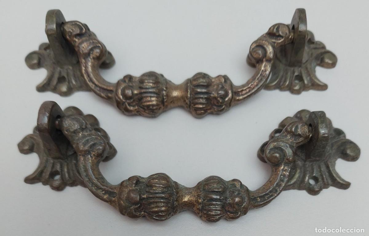 Antig&uuml;edades: PAREJA DE TIRADORES DE BRONCE - Foto 2