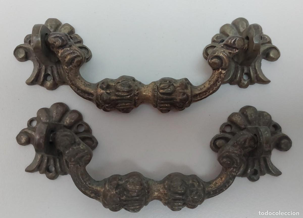 Antig&uuml;edades: PAREJA DE TIRADORES DE BRONCE - Foto 3