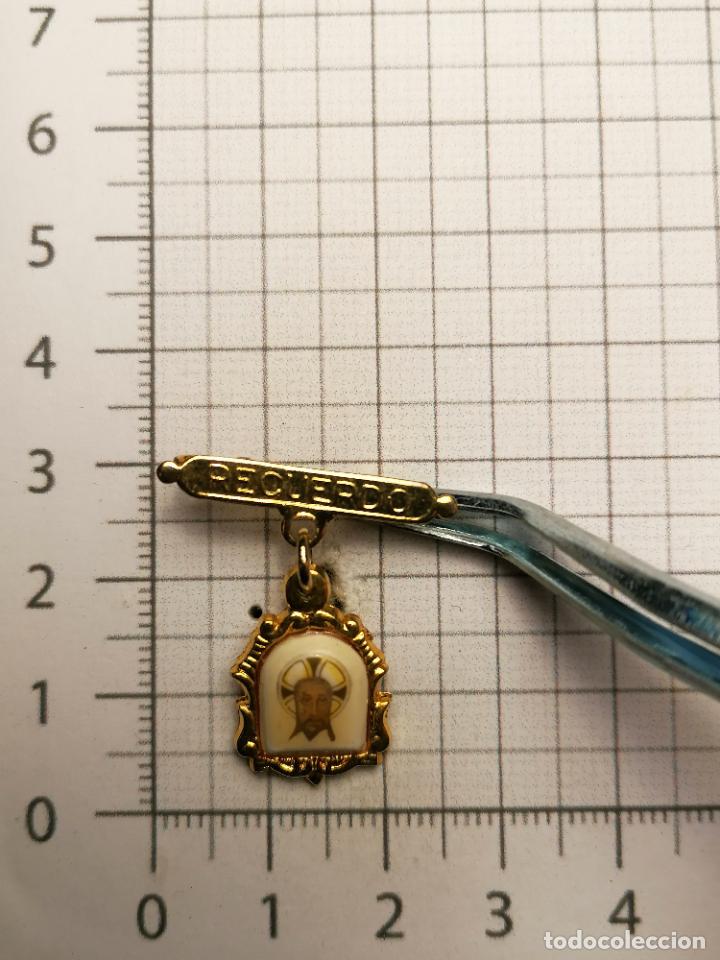 Antig&uuml;edades: BROCHE DE IMPERDIBLE RECUERDO RELIGIOSO - Foto 1