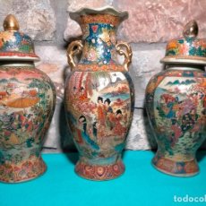Antigüedades: LOTE JUEGO DE TRES JARRONES ANTIGUOS DE PORCELANA CHINA PINTADA CON MOTIVOS ORIENTALES JARRÓNFLORERO