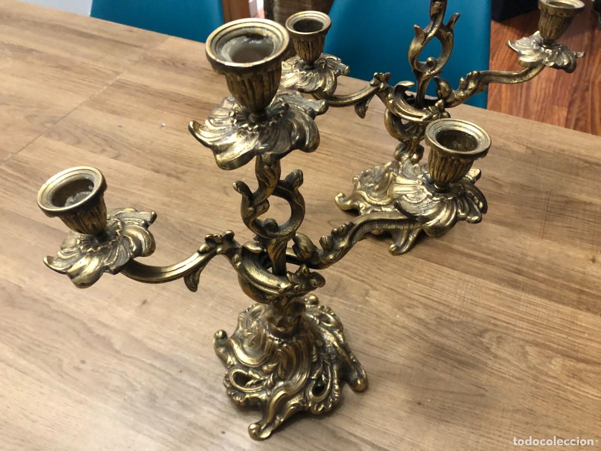Antig&uuml;edades: Pareja de candelabros de bronce. Tres brazos. - Foto 3