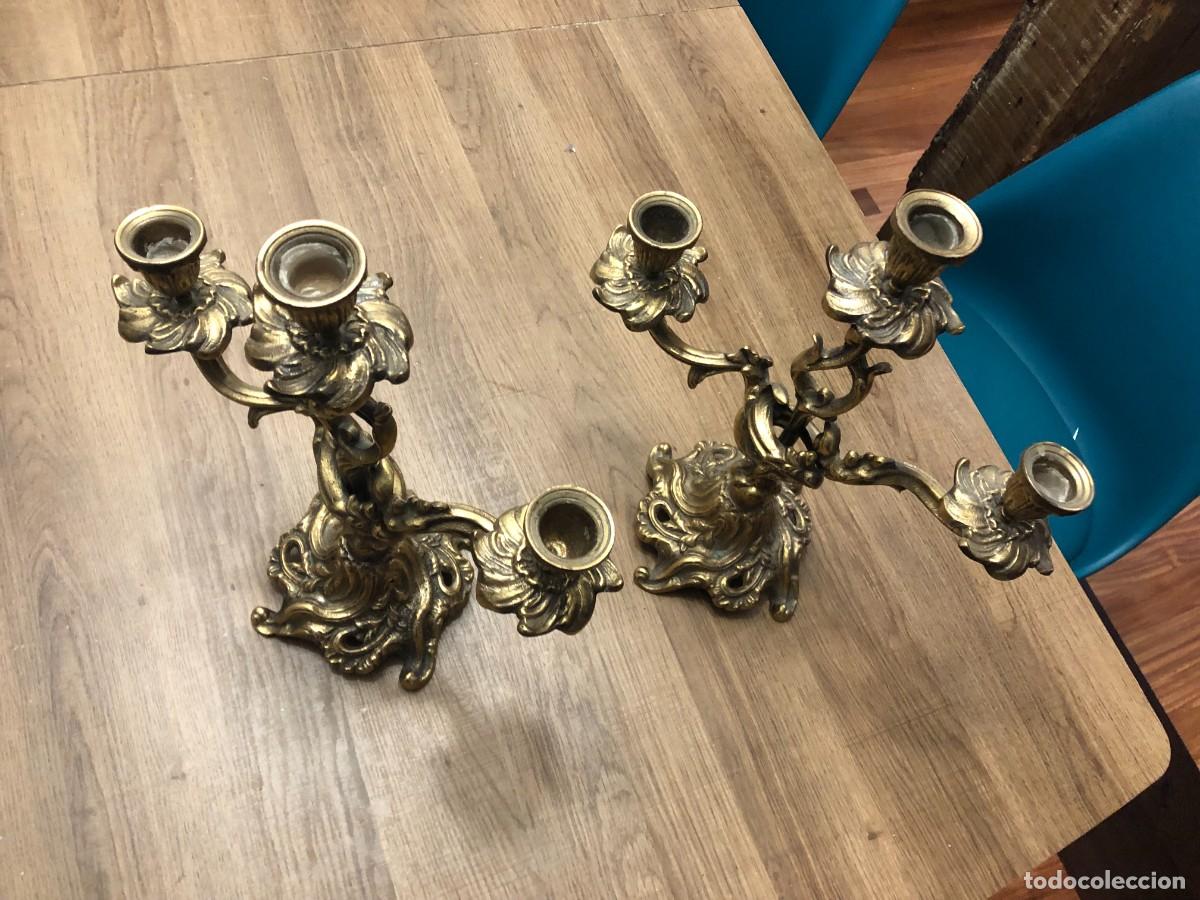 Antig&uuml;edades: Pareja de candelabros de bronce. Tres brazos. - Foto 1