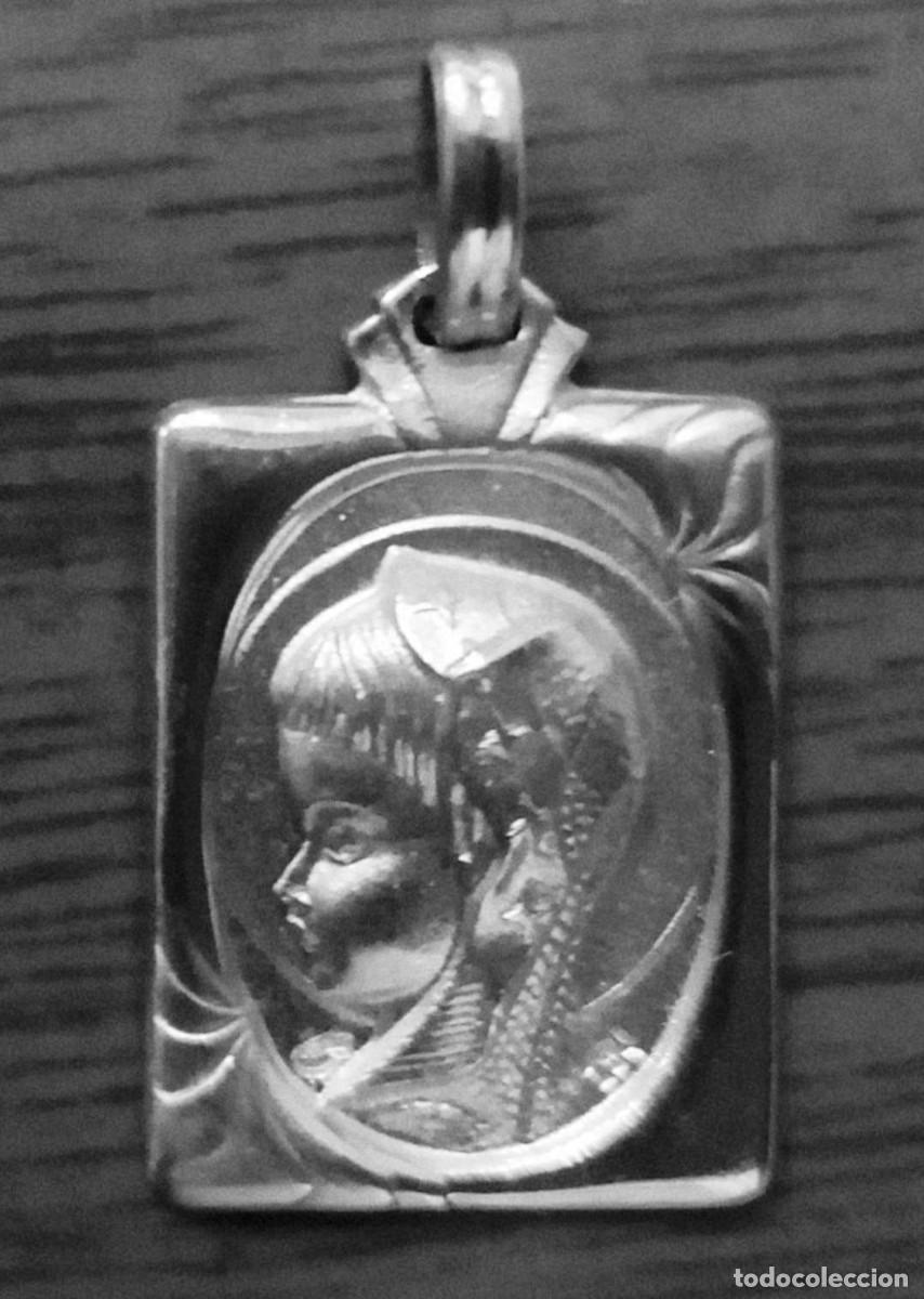 Antig&uuml;edades: medalla rectangular de la virgen ni&ntilde;a en plata de ley - 15x20mm - Foto 1