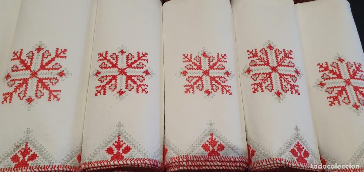 Antig&uuml;edades: 12 servilletas algod&oacute;n bordadas a mano - Foto 9