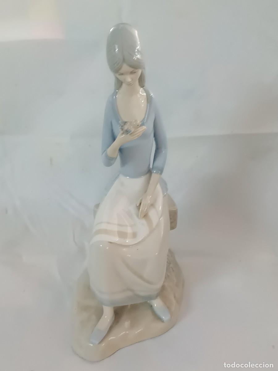 Antiguidades: Figura de porcelana de Miguel Requena S.A Valencia