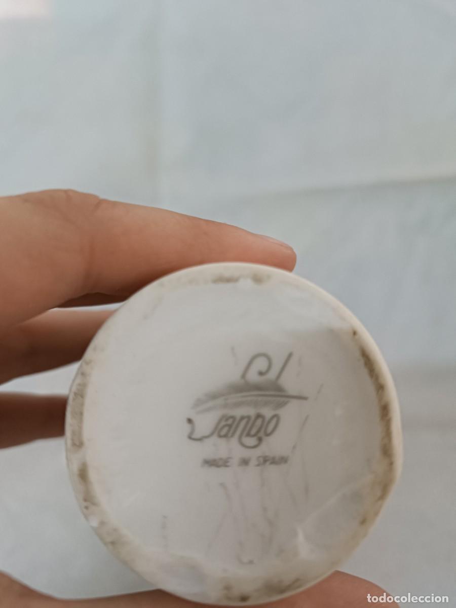 Antig&uuml;edades: Mini jarr&oacute;n de porcelana marca Jando - Foto 3